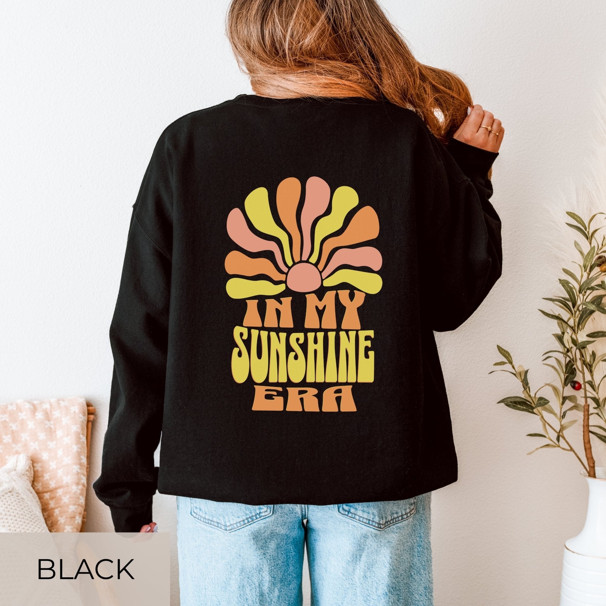 In my Sunshine Era Sweater • Retro Sonnen - Design vorn & hinten - SoulDesignsAnnabel